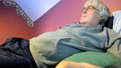 Snapshot of dug38 chatting on 11/15/25, 01:51 Doug online show from 11/15/25, 01:51