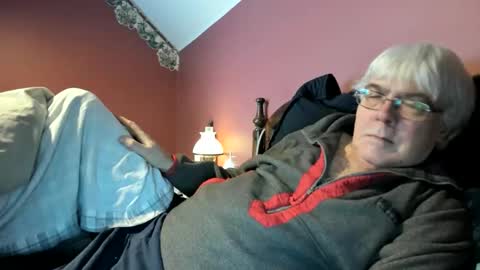 Snapshot of dug38 chatting on 11/20/25, 12:49 Doug online show from 11/20/25, 12:49