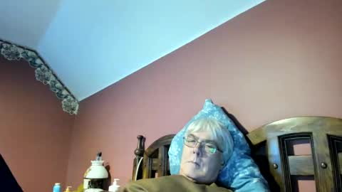 Snapshot of dug38 chatting on 11/21/25, 01:37 Doug online show from 11/21/25, 01:37