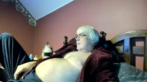 Snapshot of dug38 chatting on 11/24/25, 02:22 Doug online show from 11/24/25, 02:22