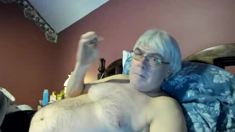 Snapshot of dug38 chatting on 11/28/25, 02:47 Doug online show from 11/28/25, 02:47