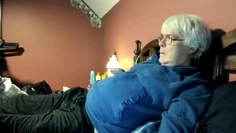 Snapshot of dug38 chatting on 11/28/25, 02:53 Doug online show from 11/28/25, 02:53