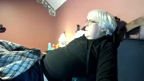 Snapshot of dug38 chatting on 11/30/25, 12:20 Doug online show from 11/30/25, 12:20