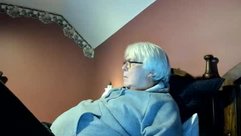 Snapshot of dug38 chatting on 12/04/25, 02:32 Doug online show from 12/04/25, 02:32