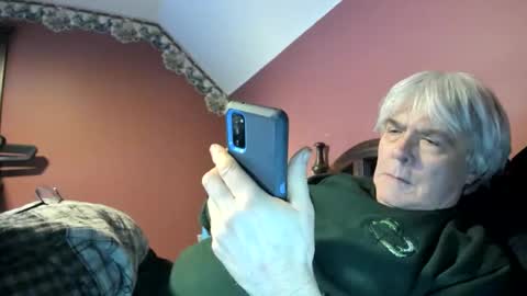 Snapshot of dug38 chatting on 12/13/25, 10:37 Doug online show from 12/13/25, 10:37