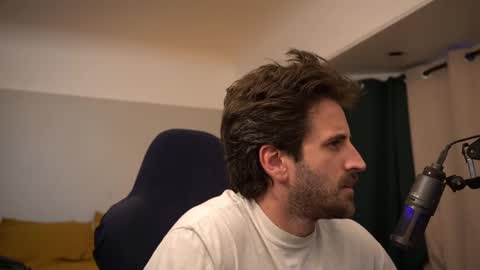 Snapshot of dukethedude chatting on 09/21/25, 01:51 Duke online show from 09/21/25, 01:51