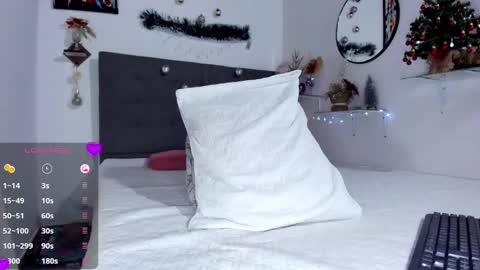 Dulce Maria online show from 12/18/24, 01:05