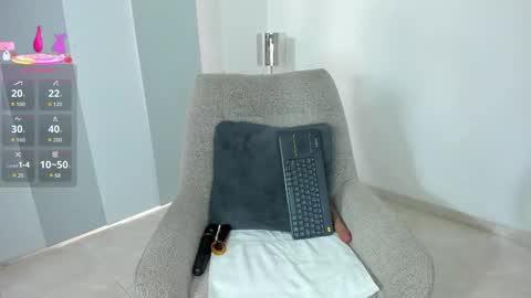 Snapshot of dulce1_ chatting on 09/22/25, 12:40 Dulce online show from 09/22/25, 12:40