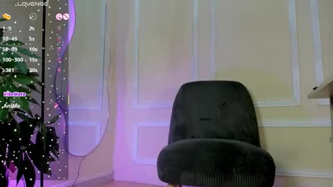 dulce__fiore07 online show from 12/05/25, 12:03