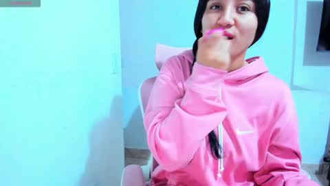 Dulce  online show from 09/18/25, 01:02