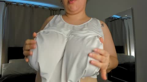 Snapshot of dulce_brithany chatting on 04/27/26, 07:45 dulce brithany online show from 04/27/26, 07:45
