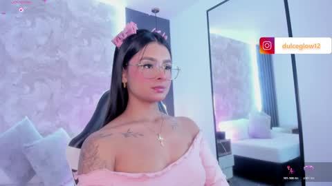 Snapshot of dulce_glow_ chatting on 06/06/26, 09:19 D U L C E online show from 06/06/26, 09:19