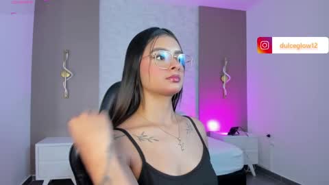 Snapshot of dulce_glow_ chatting on 06/08/26, 08:09 D U L C E online show from 06/08/26, 08:09