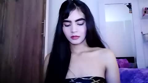 dulce_lucero online show from 12/17/24, 06:09