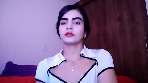 dulce_lucero online show from 01/04/25, 09:41