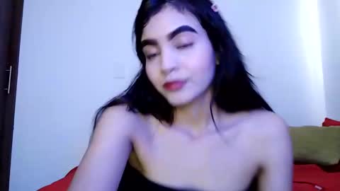 dulce_lucero online show from 01/12/25, 05:22