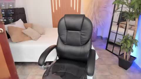 NICOLLE online show from 07/18/26, 09:46