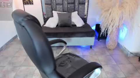 NICOLLE online show from 07/30/26, 09:41