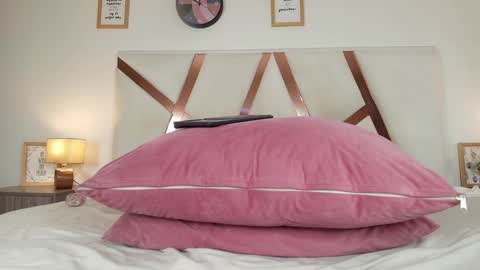 DULCE AURORA online show from 01/08/25, 08:49