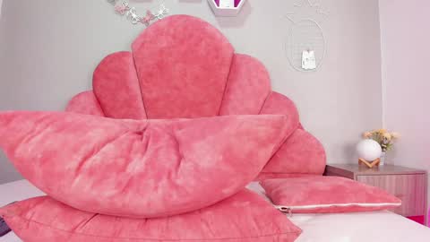 DULCE AURORA online show from 01/14/25, 05:51