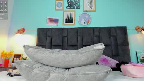DULCE AURORA online show from 01/18/25, 09:02