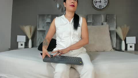 DULCE AURORA online show from 01/27/25, 02:42