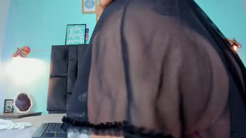DULCE AURORA online show from 02/18/25, 05:42