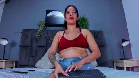 DULCE AURORA online show from 12/15/25, 01:32