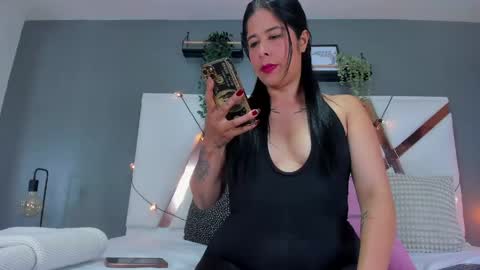 DULCE AURORA online show from 04/25/26, 02:58