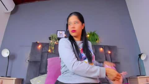 DULCE AURORA online show from 04/26/26, 10:13