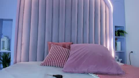DULCE AURORA online show from 07/15/26, 02:50