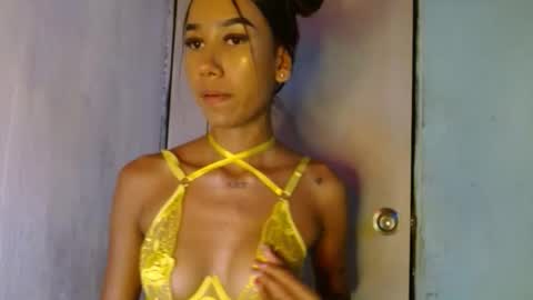 Snapshot of dulcelatina222 chatting on 03/20/26, 05:12 dulcelatina222 online show from 03/20/26, 05:12