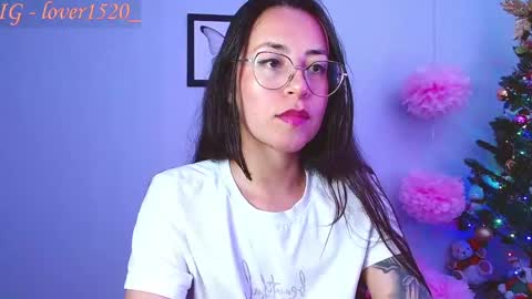 Snapshot of dulcemaria_alvarez22 chatting on 01/04/25, 11:27 Dulce online show from 01/04/25, 11:27