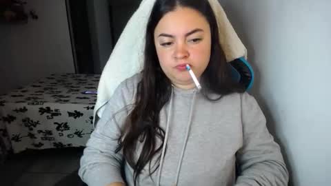 Nicole   online show from 10/16/25, 08:04