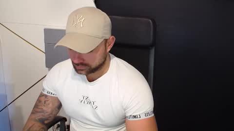 Snapshot of duncanstones chatting on 09/24/25, 05:33 DuncanStone online show from 09/24/25, 05:33