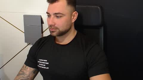 Snapshot of duncanstones chatting on 10/18/25, 06:16 DuncanStone online show from 10/18/25, 06:16