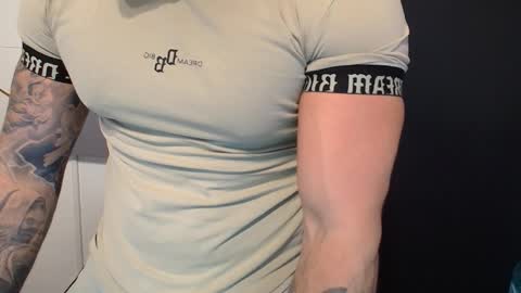 Snapshot of duncanstones chatting on 11/14/25, 05:39 DuncanStone online show from 11/14/25, 05:39