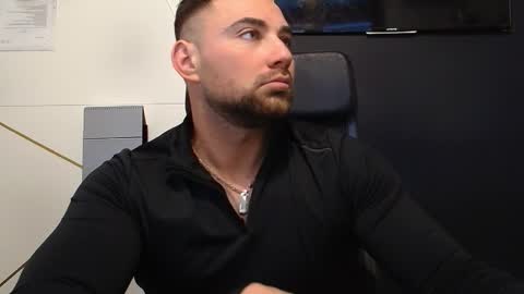 Snapshot of duncanstones chatting on 11/22/25, 06:23 DuncanStone online show from 11/22/25, 06:23