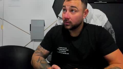 Snapshot of duncanstones chatting on 12/17/25, 05:24 DuncanStone online show from 12/17/25, 05:24