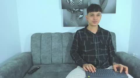 Snapshot of dust_couple chatting on 02/12/26, 04:18 Nicolle y Julian online show from 02/12/26, 04:18