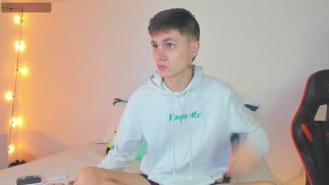 Snapshot of dustinlevine chatting on 01/13/25, 01:02 Dustin Levy online show from 01/13/25, 01:02