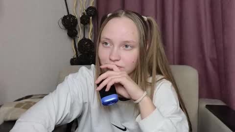 Snapshot of dustydeida chatting on 12/13/25, 07:53 Jenny online show from 12/13/25, 07:53