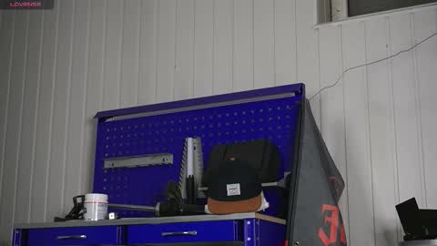 Dustyn online show from 10/17/25, 04:42