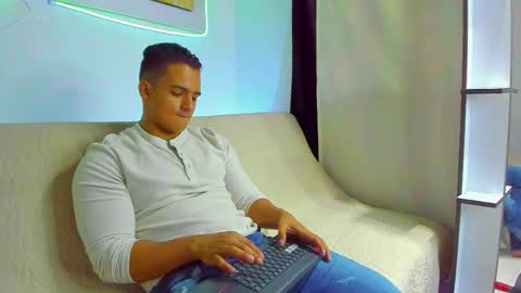 dwayne_esteven10 online show from 03/07/26, 08:28