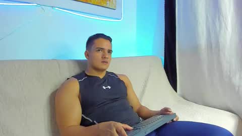 dwayne_esteven10 online show from 03/08/26, 07:28