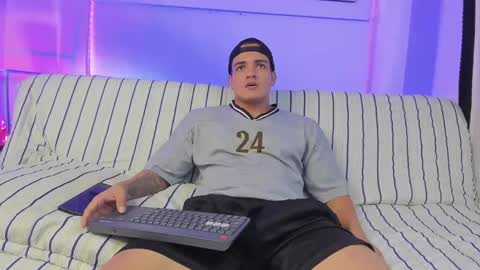 dwayne_esteven10 online show from 05/11/26, 08:50