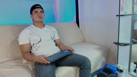 dwayne_esteven10 online show from 06/01/26, 07:59