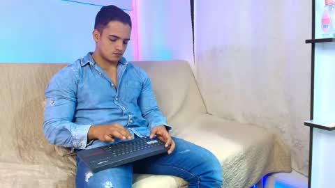 dwayne_esteven10 online show from 06/07/26, 08:45