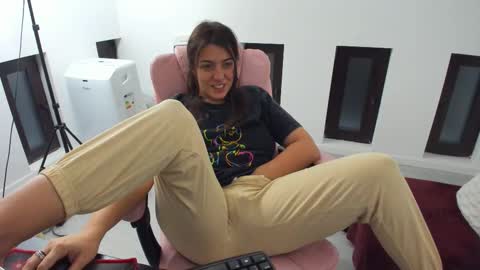 Snapshot of dyanakaylin chatting on 10/02/25, 04:19 dayana online show from 10/02/25, 04:19