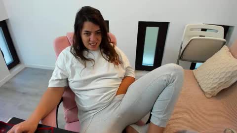 Snapshot of dyanakaylin chatting on 11/02/25, 05:32 dayana online show from 11/02/25, 05:32